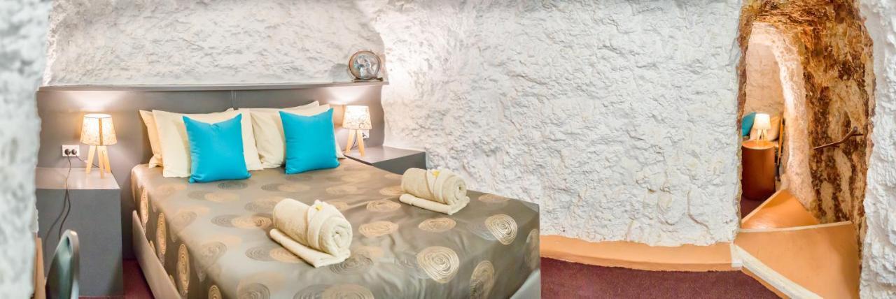 White Cliffs Underground Motel Exteriör bild
