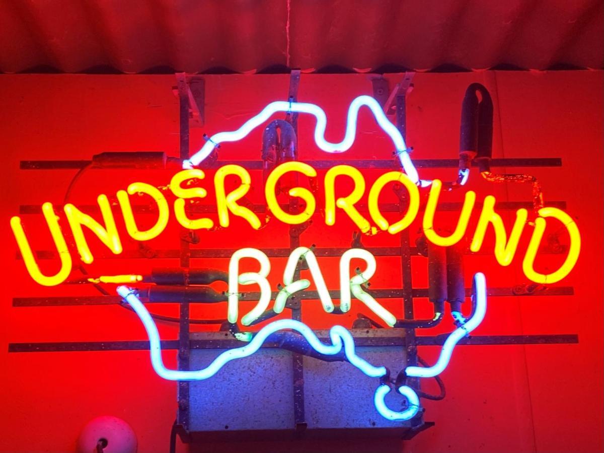 White Cliffs Underground Motel Exteriör bild