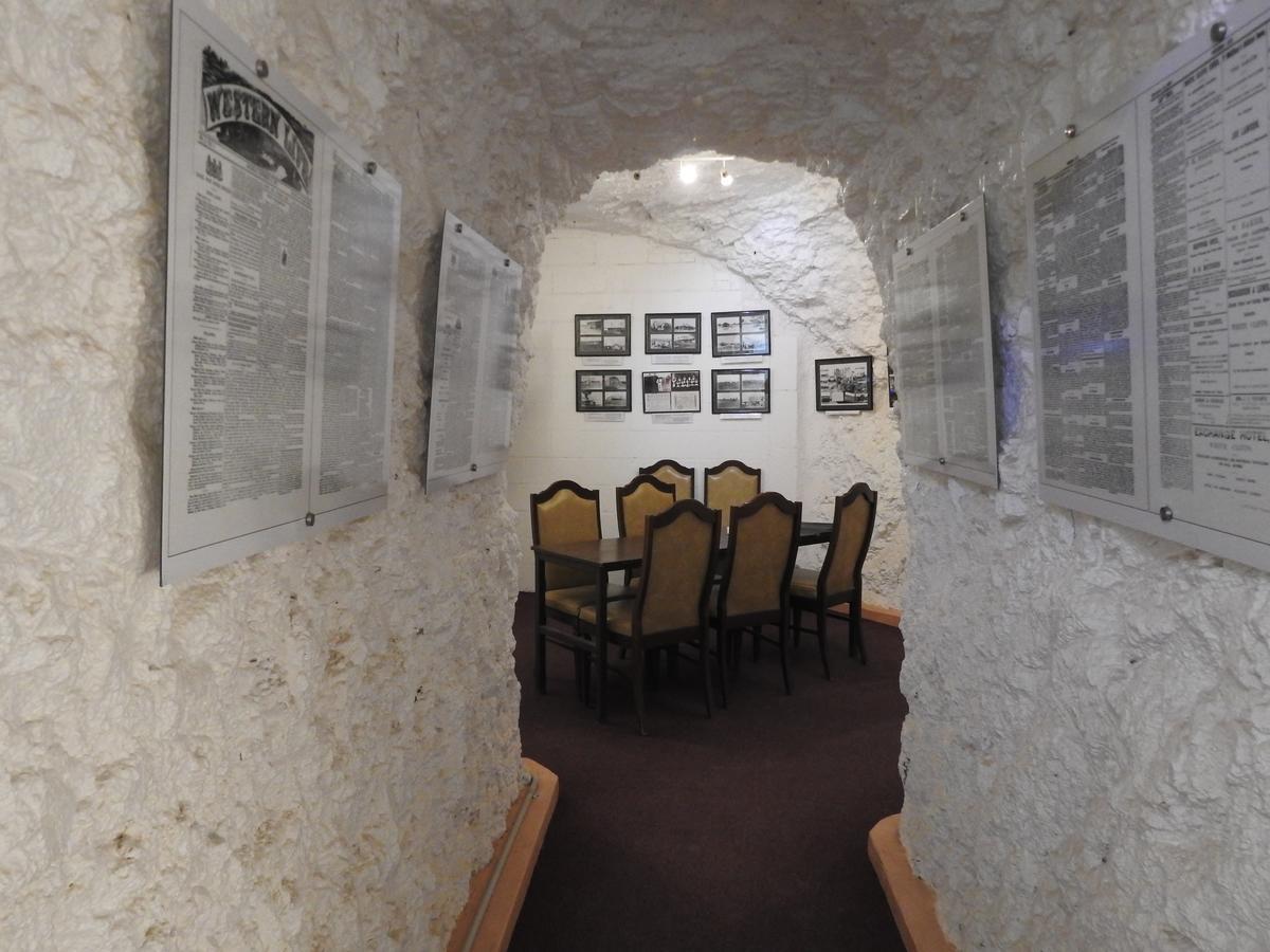 White Cliffs Underground Motel Exteriör bild