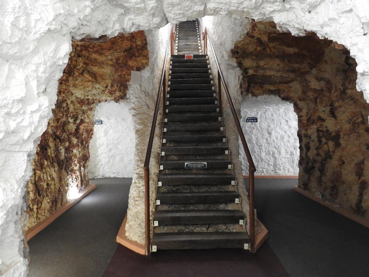 White Cliffs Underground Motel Exteriör bild